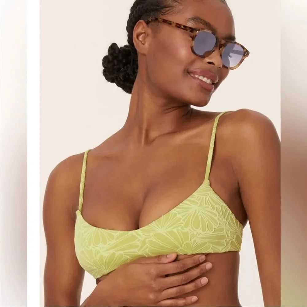 NWT Andie Swim The Molokai Bikini Top in Daiquiri Size L